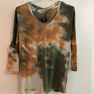 Coin1804‎ small tie-dye 3/4 sleeve top with cross back